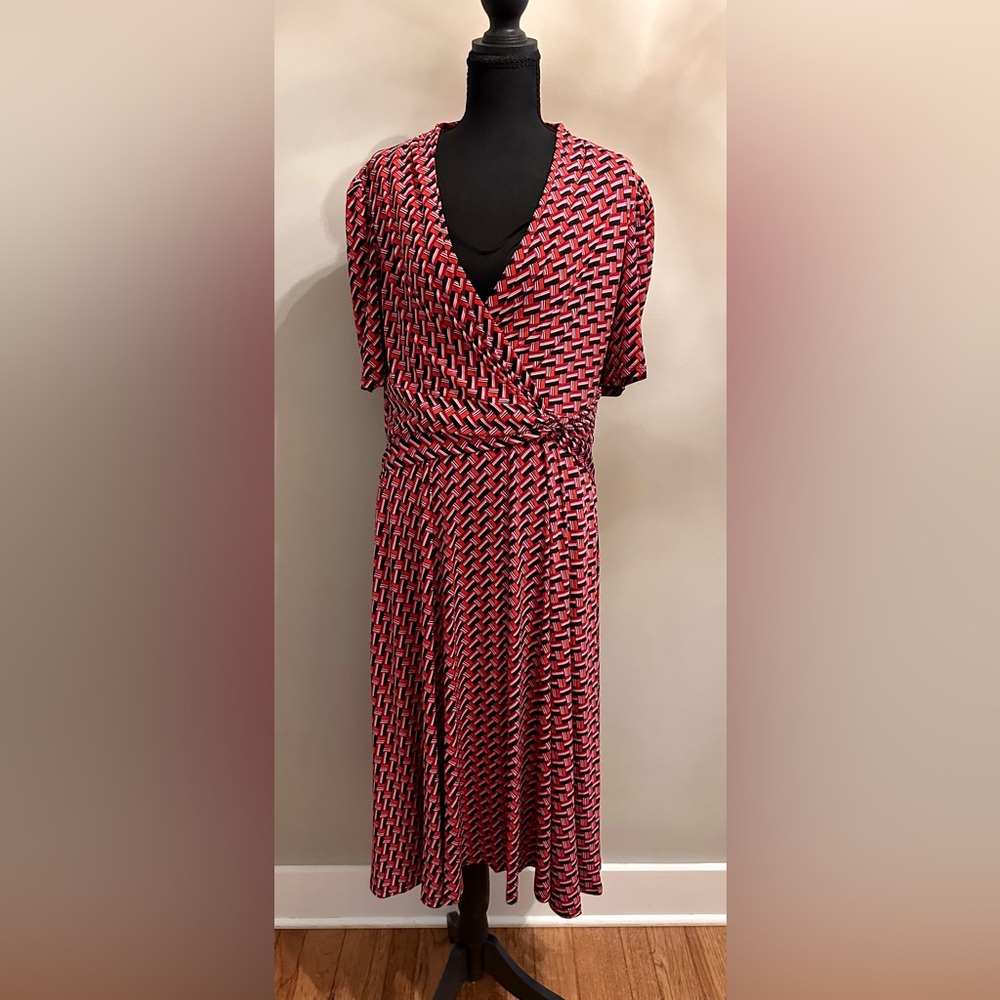 Chic Red and Black Patterned Midi Dress